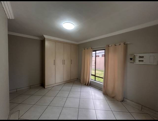 5 BEDROOM HOUSE FOR SALE IN VANDERBIJLPARK SE 8